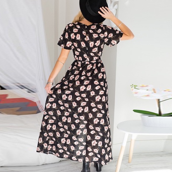 ♦️🆕 Floral V Neck Short Sleeve Slit Dress - Picture 3 of 8